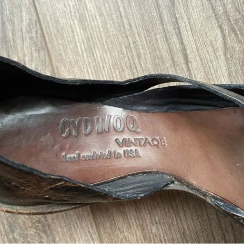 Cydwoq Artisan Embossed Leather Kitten Heel 37 Gem